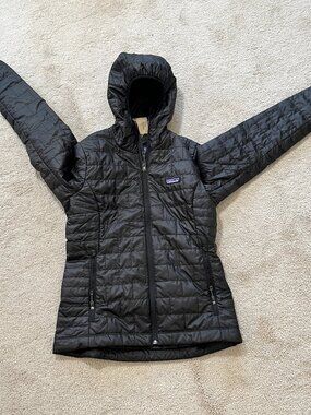 New NWT Women's Patagonia Nano Puff Hoody Jacket Small Black MSRP $289